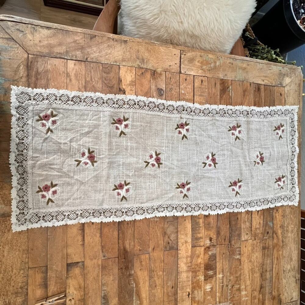 Vtg Austrian Übelhör Linen Blend Table Runner Lace Trim Floral Embroidery